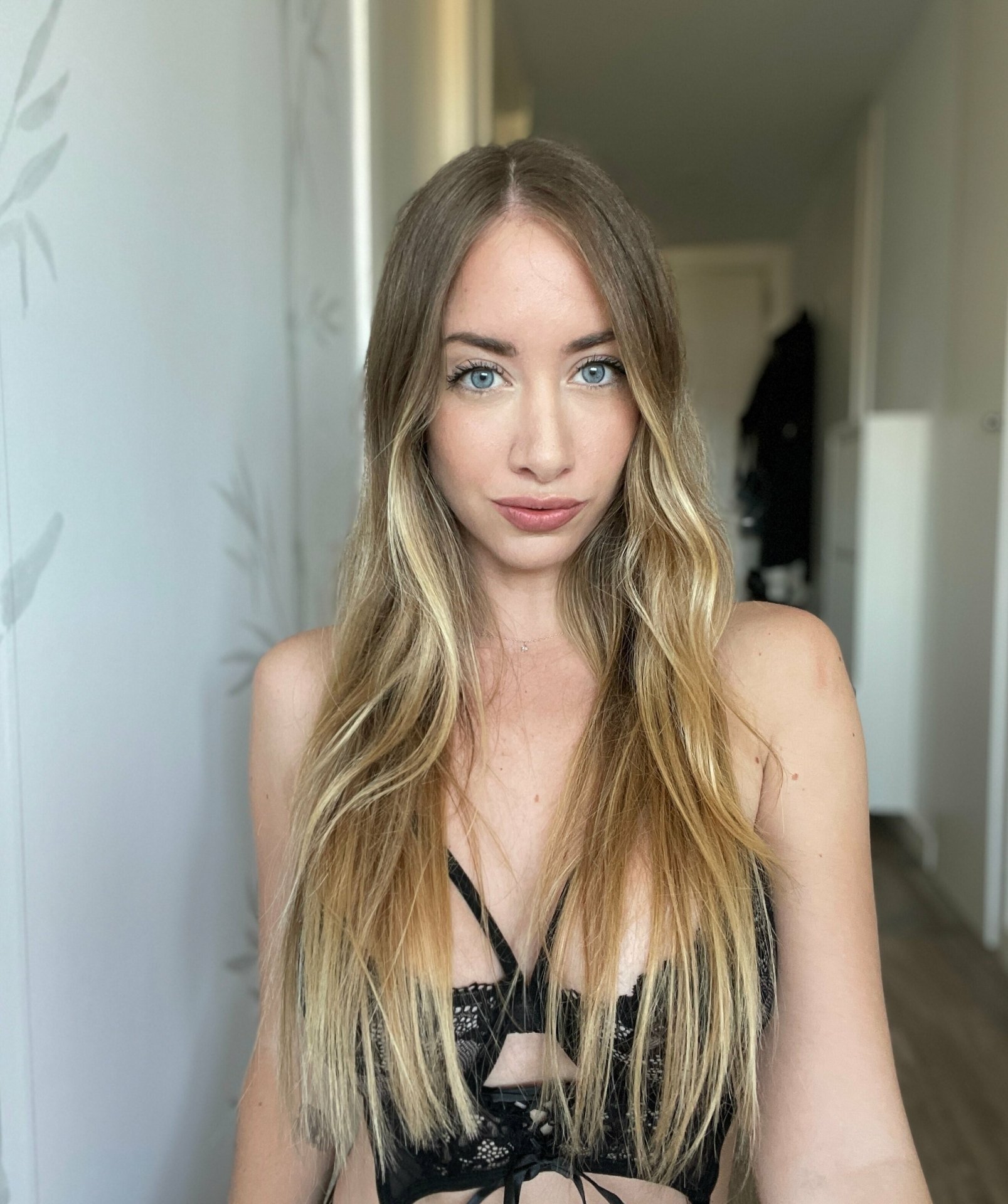 JolyJolyGirl de Neuchâtel, La Suisse